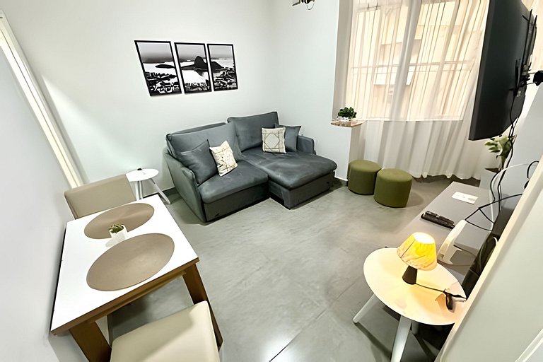 #302 - 2 quartos na quadra da Praia de Ipanema