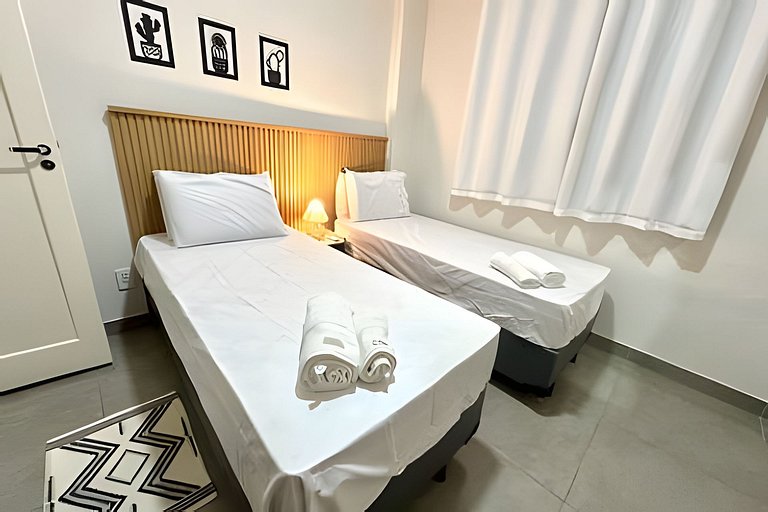 #302 - 2 quartos na quadra da Praia de Ipanema