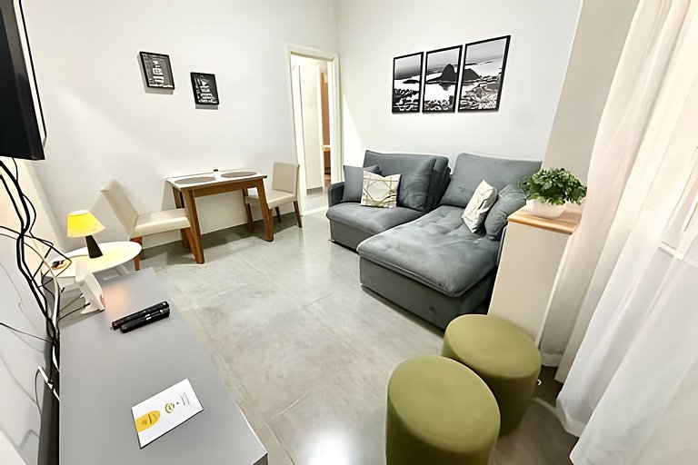 #302 - 2 quartos na quadra da Praia de Ipanema