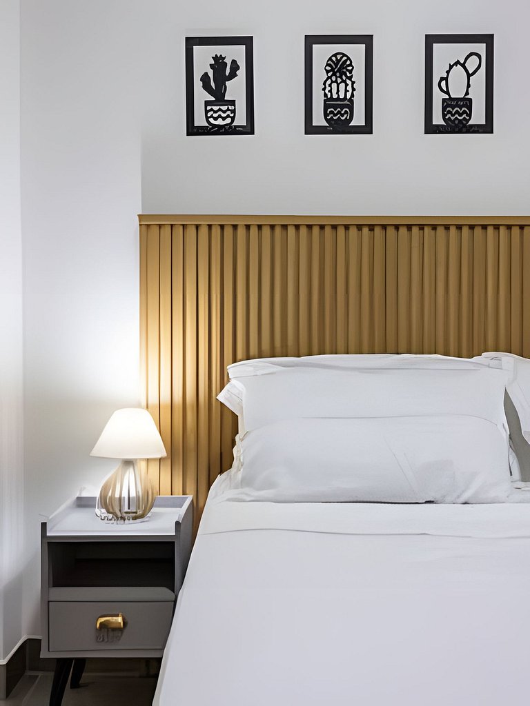 #302 - 2 quartos na quadra da Praia de Ipanema