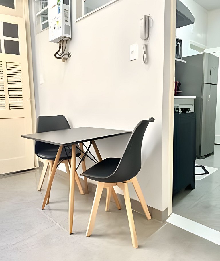 #302 - 2 quartos na quadra da Praia de Ipanema