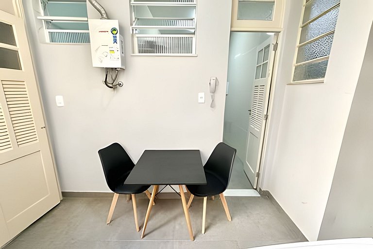 #302 - 2 quartos na quadra da Praia de Ipanema