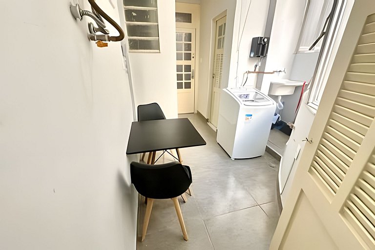 #302 - 2 quartos na quadra da Praia de Ipanema