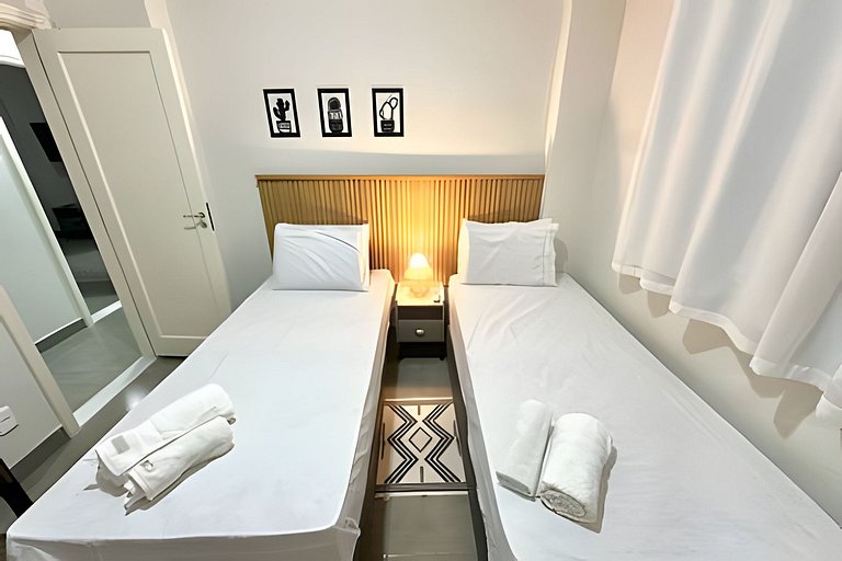 #302 - 2 quartos na quadra da Praia de Ipanema