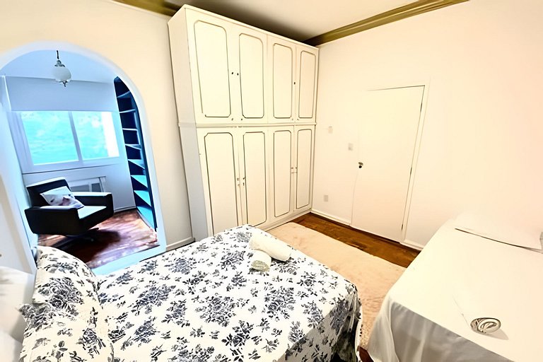 #606 - 3 quartos Av Atlantica Arpoador