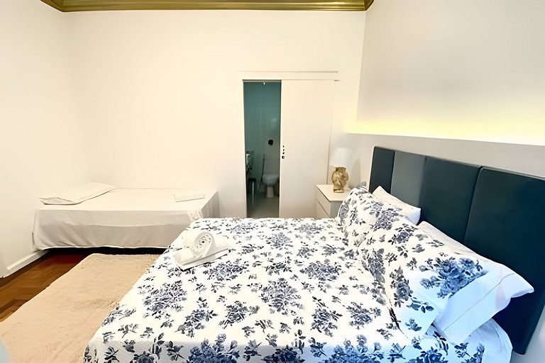 #606 - 3 quartos Av Atlantica Arpoador