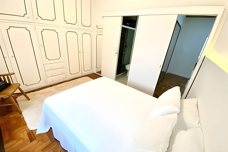 #606 - 3 quartos Av Atlantica Arpoador