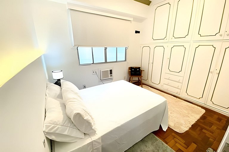 #606 - 3 quartos Av Atlantica Arpoador