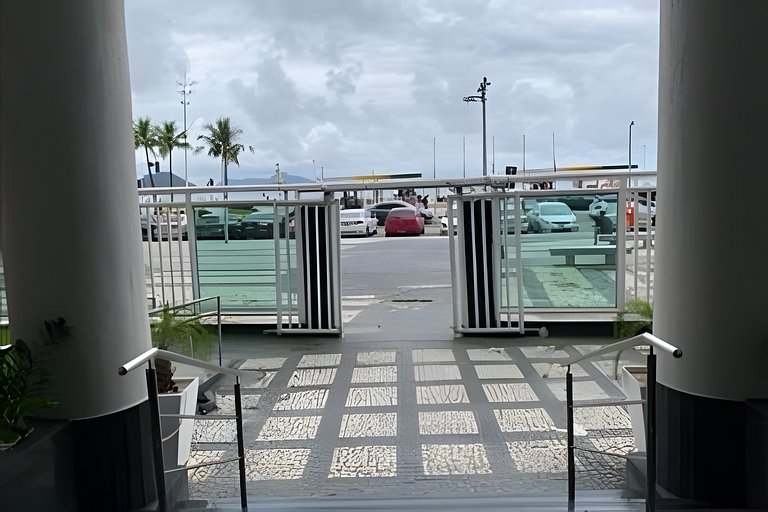 #606 - 3 quartos Av Atlantica Arpoador