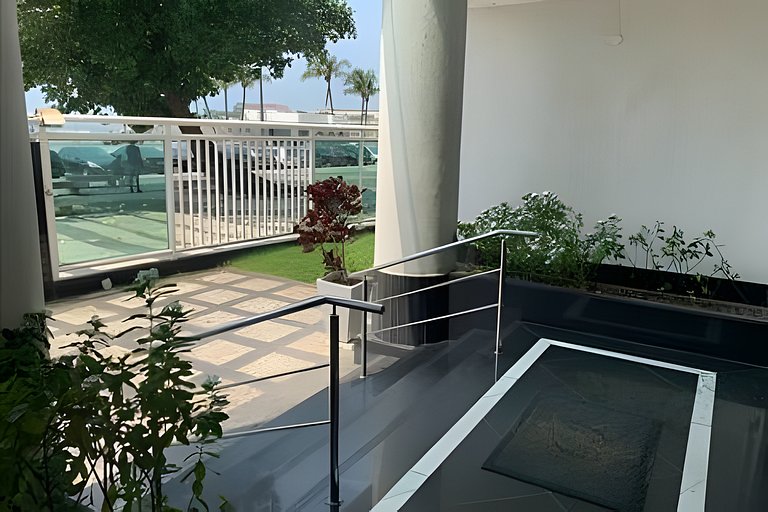 #606 - 3 quartos Av Atlantica Arpoador
