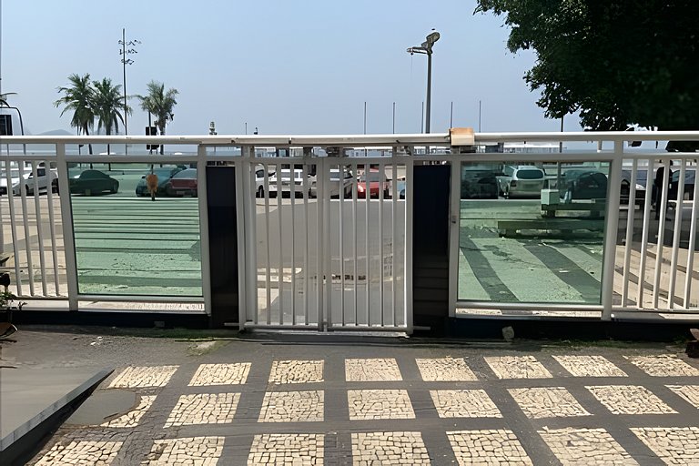 #606 - 3 quartos Av Atlantica Arpoador