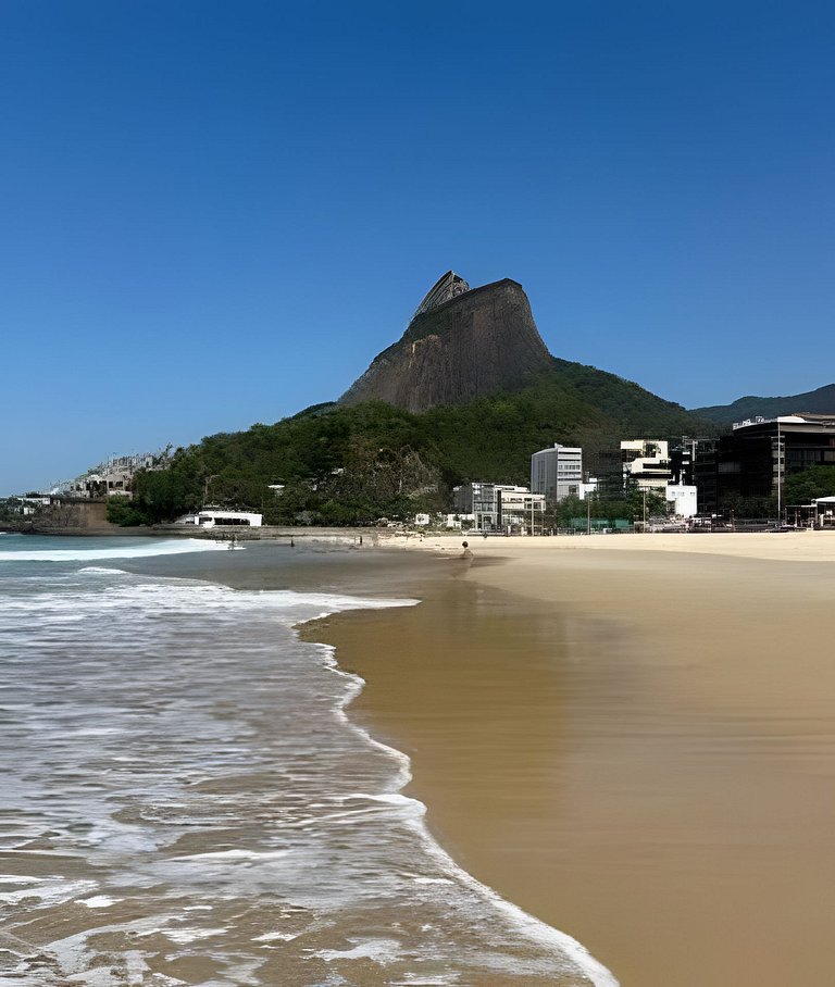 #404 - 2 quartos a uma quadra da Praia de Ipanema.