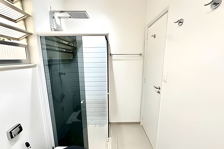 #404 - 2 quartos a uma quadra da Praia de Ipanema.