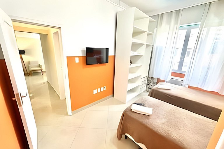 #301 - Excelente 2 quartos em Copacabana